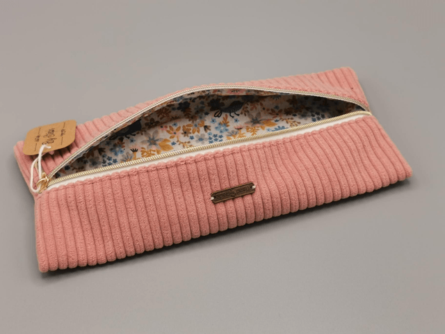 Trousse plate en velours côtelé