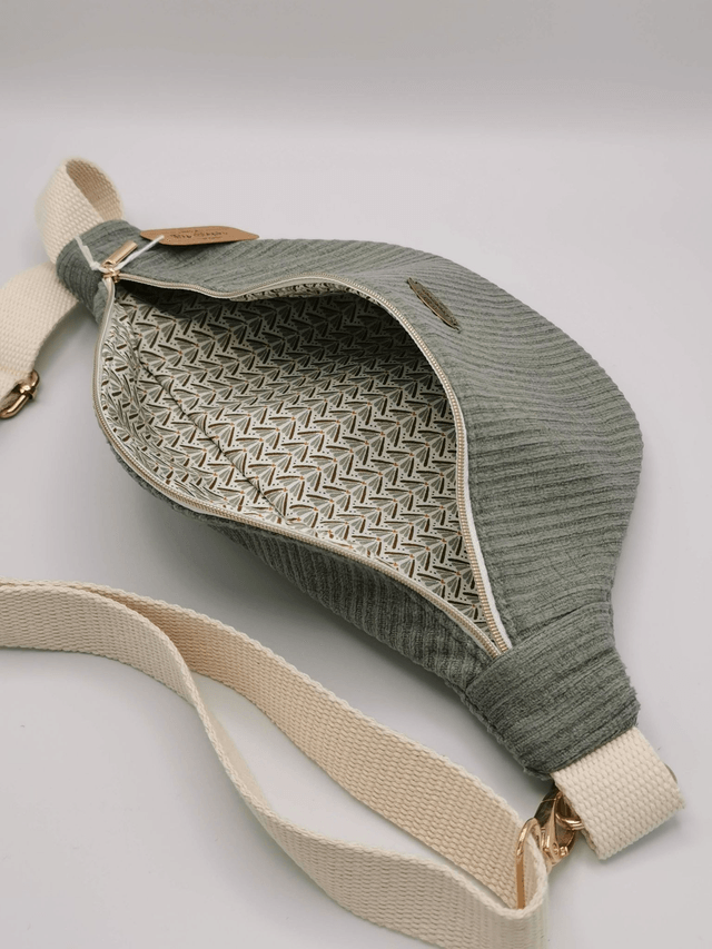 Petit sac banane en velours côtelé vert clair