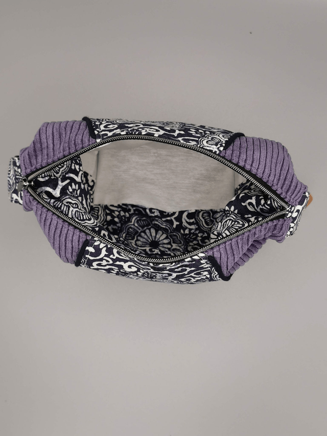 Petite trousse en velours côtelé et simili
