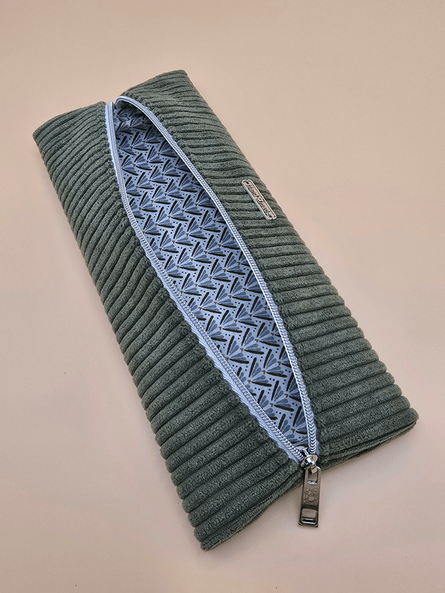 Trousse plate en velours côtelé