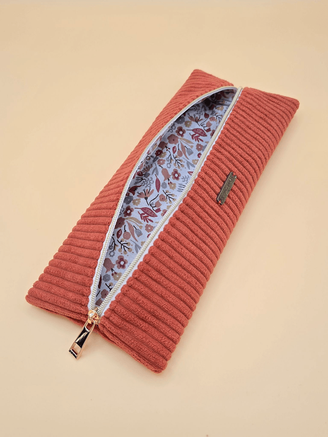Trousse plate en velours côtelé