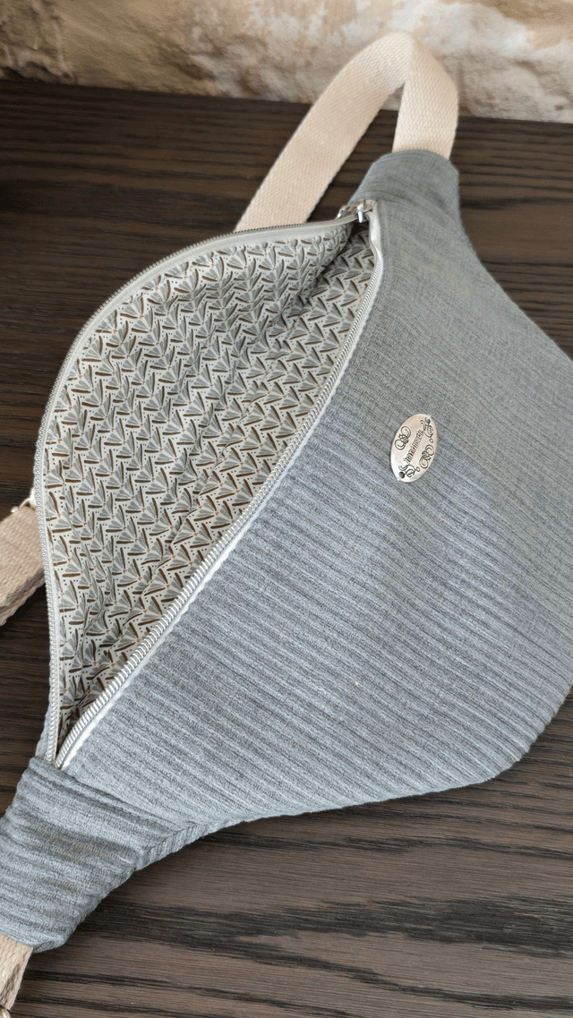 Grand sac banane en velours avec poche extérieure 
