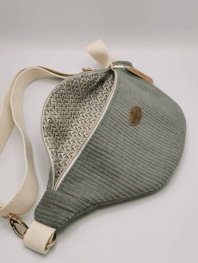Petit sac banane en velours côtelé vert clair